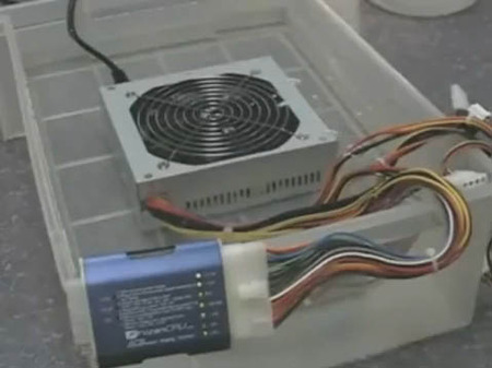 石油冷却パソコンが動作している動画1