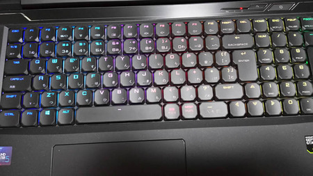 LEDが七色に光るキーボード